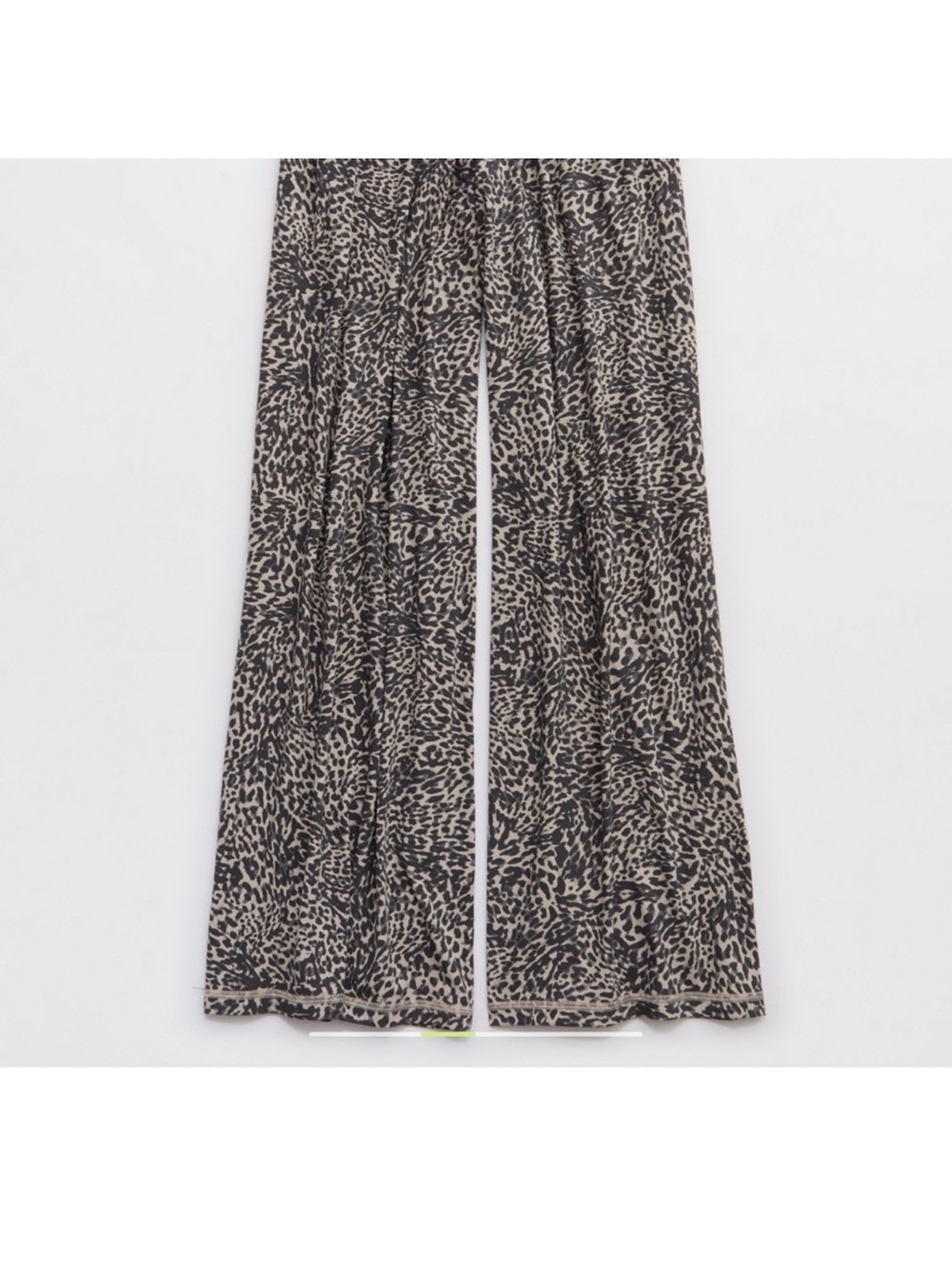 ISO super wide leg pant in a size Small or Medium